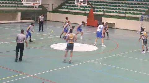 El Interkhoza Elche Basket Club plantó cara al invicto Eset Ontinet, pero cayó por cinco puntos. El Interkhoza Elche Basket Club plantó cara al invicto Eset Ontinet, pero cayó por cinco puntos.