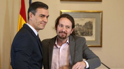 A3 Noticias 2 (12-11-19) Los dardos entre Pedro S&aacute;nchez y Pablo Iglesias que han acabado en abrazo