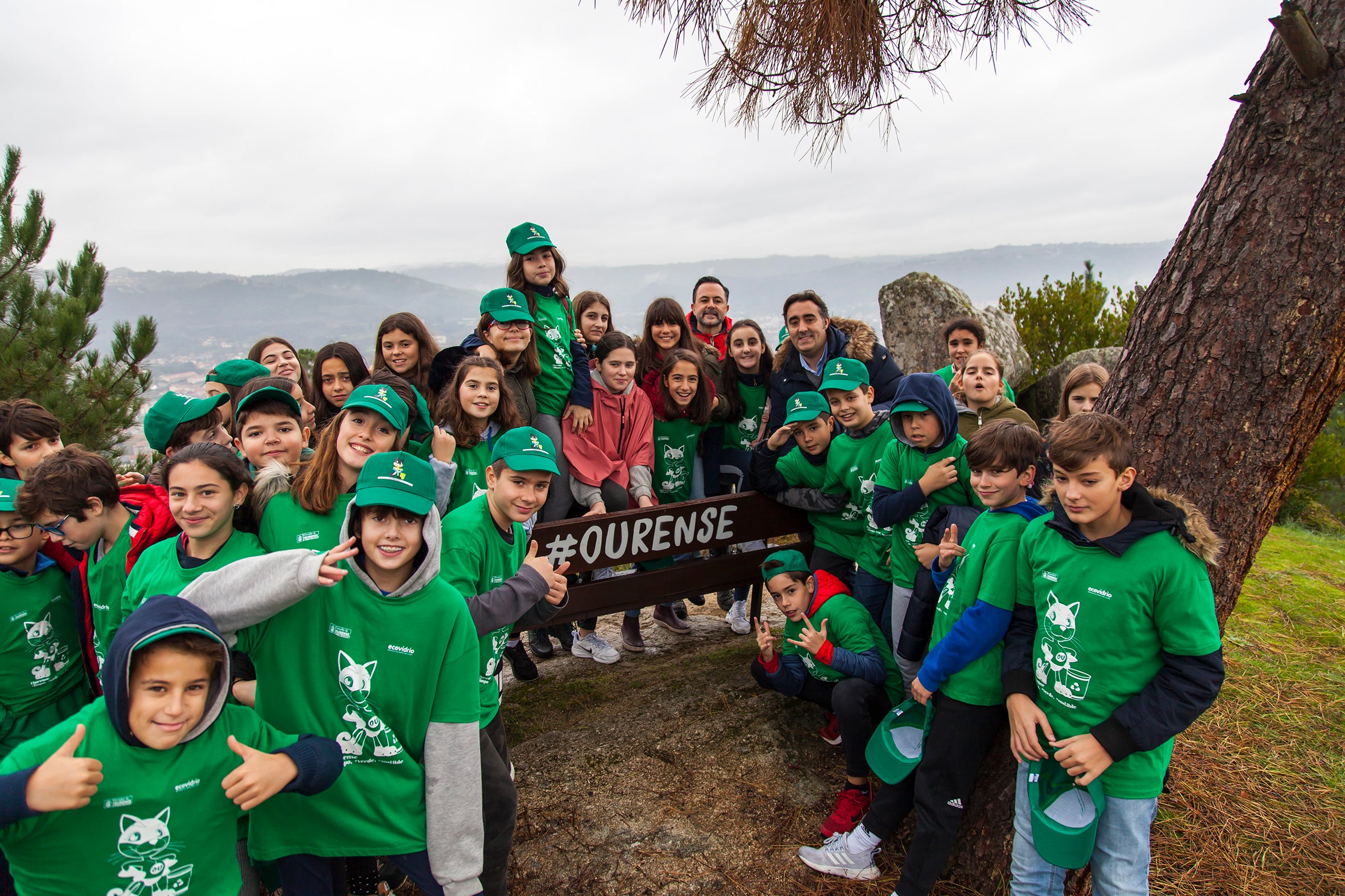 300 escolares participaron nunha campaña de limpeza dos residuos do Magosto no parque de Montealegre 300 escolares participaron nunha campaña de limpeza dos residuos do Magosto no parque de Montealegre