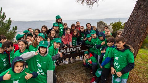 300 escolares participaron nunha campa&ntilde;a de limpeza dos residuos do Magosto no parque de Montealegre
