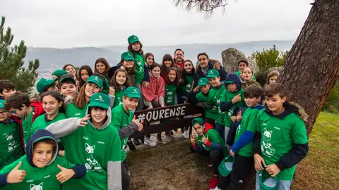 Eco-Magosto 300 escolares participaron nunha campaña de limpeza dos residuos do Magosto no parque de Montealegre
