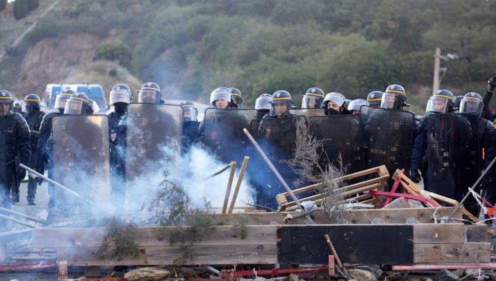 Los antidisturbios franceses en La Junquera