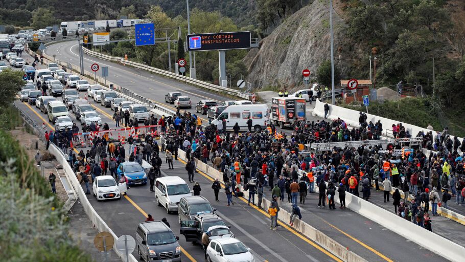 Los independentistas que ocupan La Jonquera