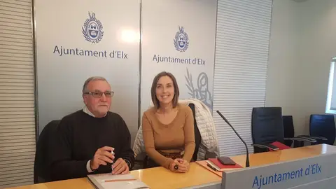 Nacho Llop, jefe del área de Educación, y María José Martínez, concejala de Educación. Nacho Llop, jefe del área de Educación, y María José Martínez, concejala de Educación.