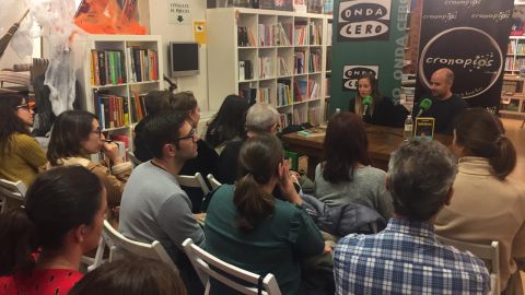 Entrevista en la libreria Cronopios de Susana Pedreira a Javier Pe&ntilde;a