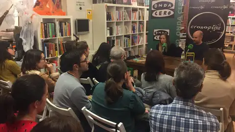 Javier Peña Entrevista en la libreria Cronopios de Susana Pedreira a Javier Peña