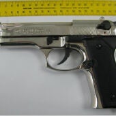 Una de las armas incautadas por la Guardia Civil de Ciudad Real
