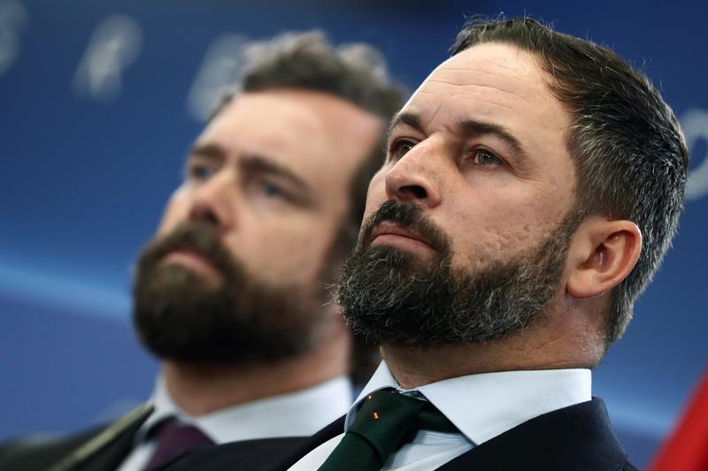 Vox se pone "en manos" del PP para la Mesa del Congreso y le insta a decidir si se suma a los "progres" y separatistas Vox se pone "en manos" del PP para la Mesa del Congreso y le insta a decidir si se suma a los "progres" y separatistas