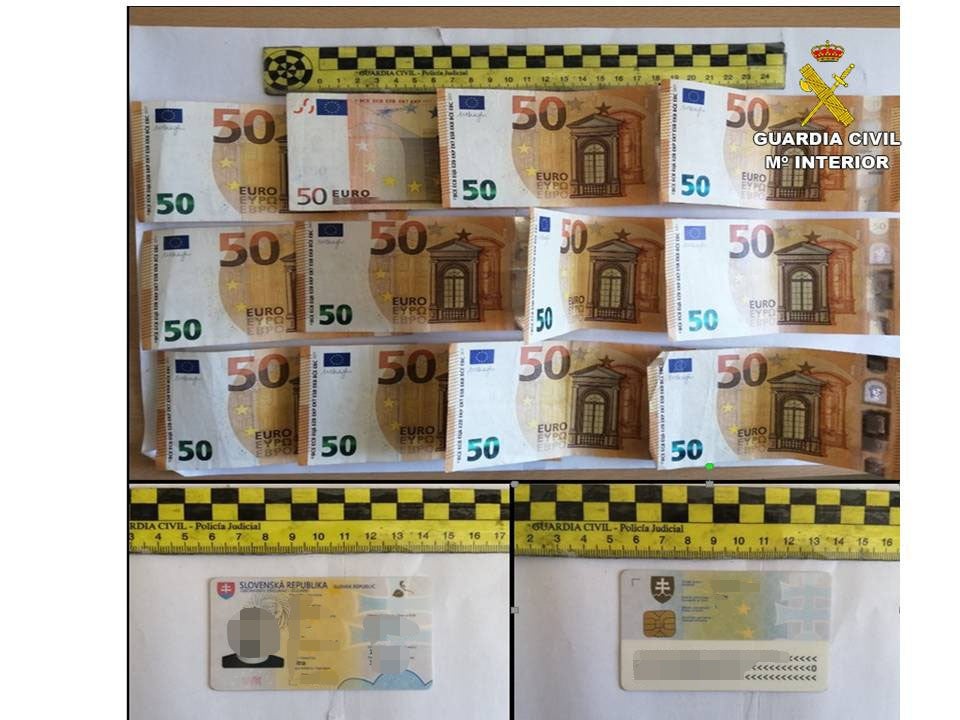 La Guardia Civil de Novelda detiene a tres hombres acusados de formar un grupo que asaltaba gasolineras y áreas de servicio La Guardia Civil de Novelda detiene a tres hombres acusados de formar un grupo que asaltaba gasolineras y áreas de servicio