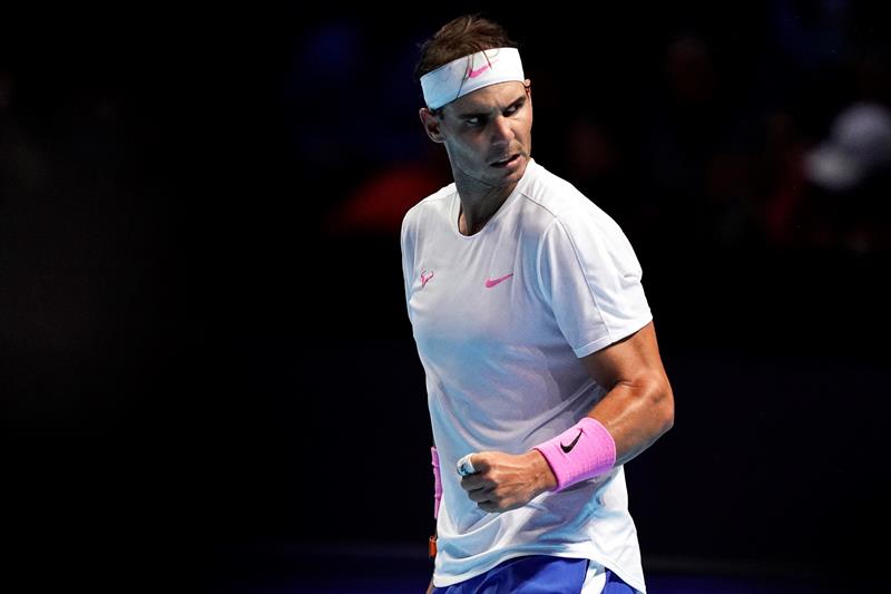 Nadal protagoniza una espectacular remontada ante Medvedev en la Copa de Maestros Nadal protagoniza una espectacular remontada ante Medvedev en la Copa de Maestros