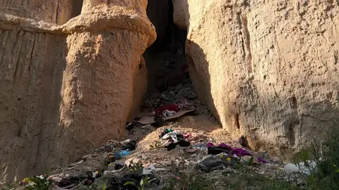 Residuos acumulados en ladera del río Vinalopó en Elche. Residuos acumulados en ladera del río Vinalopó en Elche.