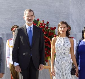 Los Reyes en la ceremonia de bienvenida en Cuba Los Reyes en la ceremonia de bienvenida en Cuba