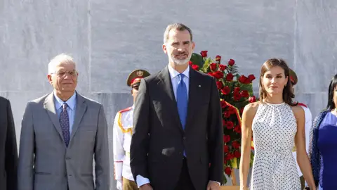 Los Reyes en la ceremonia de bienvenida en Cuba Los Reyes en la ceremonia de bienvenida en Cuba