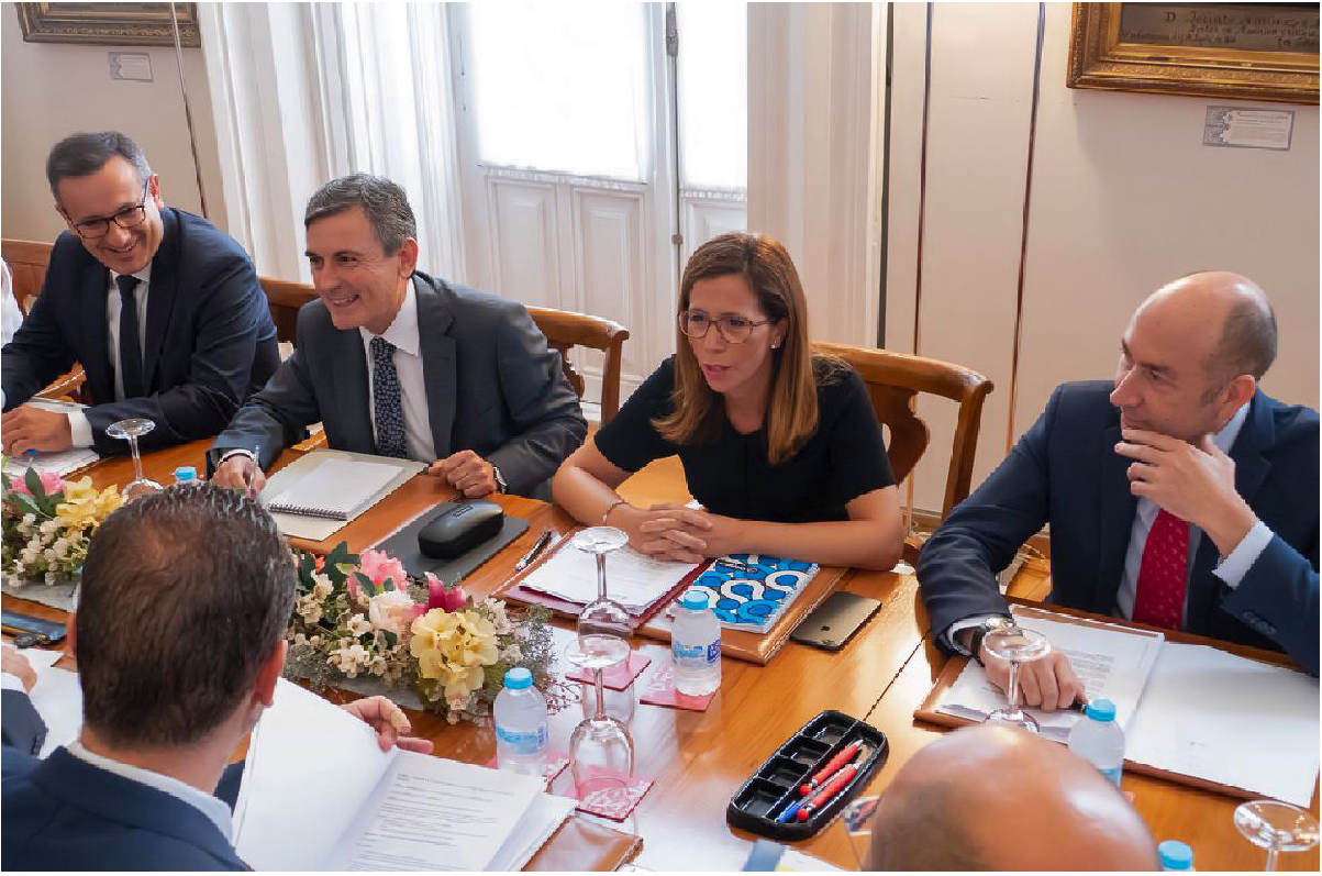 Fomento e Industria discrepan sobre la conveniencia de que la CARM adquiera los terrenos de SEPES para la ZAL por el posible perjuicio económico a las arcas regionales. Fomento e Industria discrepan sobre la conveniencia de que la CARM adquiera los terrenos de SEPES para la ZAL por el posible perjuicio económico a las arcas regionales.