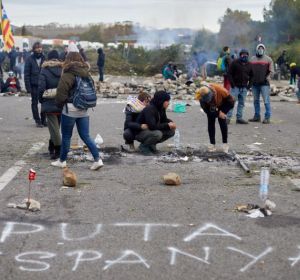Miembros de Tsunami Democràtic cortan La Junquera Miembros de Tsunami Democràtic cortan La Junquera