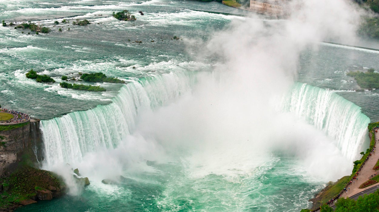 El temporal desencalla un barco atrapado durante más de 100 años en las cataratas del Niágara El temporal desencalla un barco atrapado durante más de 100 años en las cataratas del Niágara