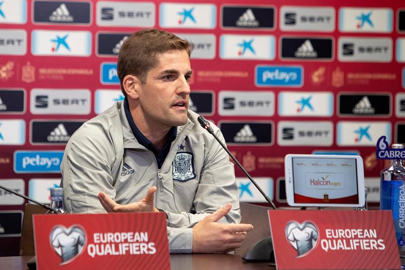 Robert Moreno: "Estos días hemos trabajado sobre cómo atacar a equipos muy replegados" Robert Moreno: "Estos días hemos trabajado sobre cómo atacar a equipos muy replegados"