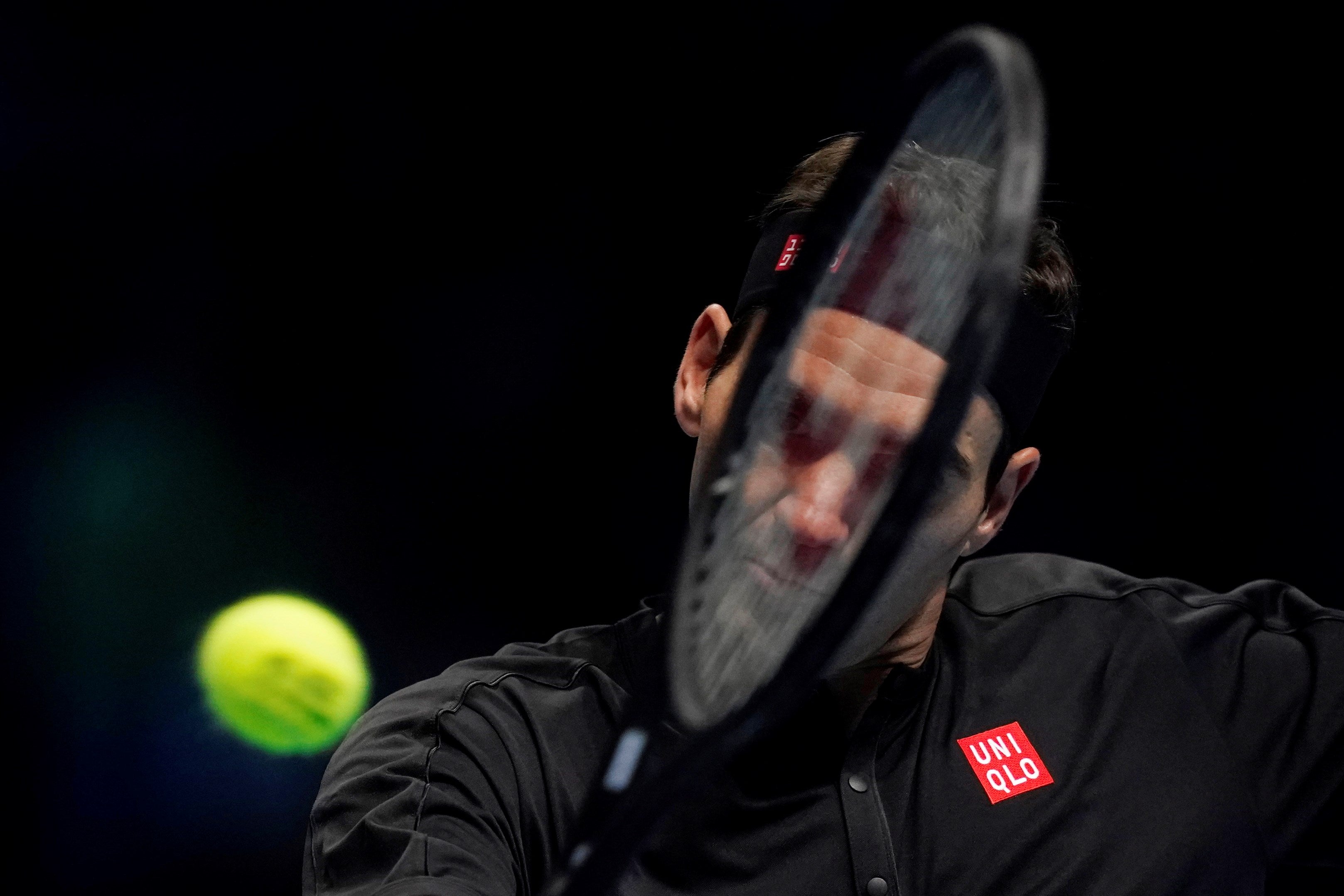 Federer supera de forma espectacular a Djokovic y asegura el número uno de Nadal Federer supera de forma espectacular a Djokovic y asegura el número uno de Nadal