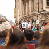 menores protestando contra el cambio climático