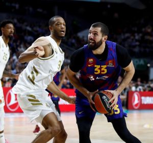 Randolph defiende ante Nikola Mirotic Randolph defiende ante Nikola Mirotic