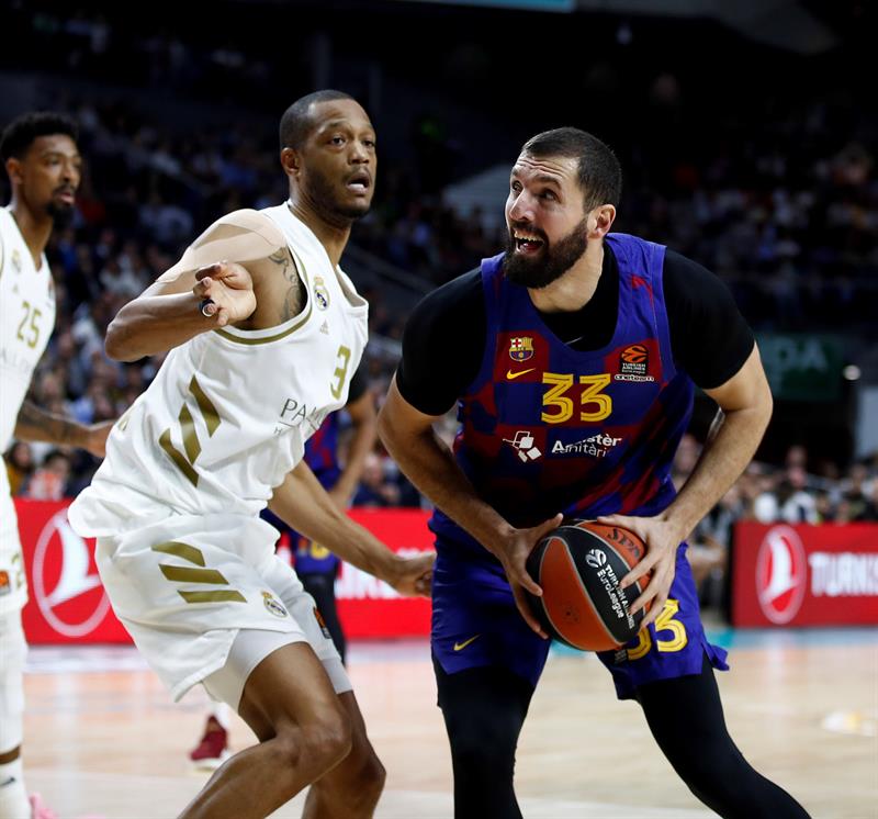 El Real Madrid echa el freno a un Barça liderado por Mirotic El Real Madrid echa el freno a un Barça liderado por Mirotic