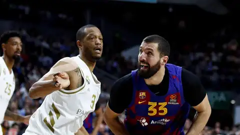 Randolph defiende ante Nikola Mirotic Randolph defiende ante Nikola Mirotic
