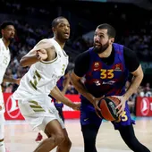 Randolph defiende ante Nikola Mirotic Randolph defiende ante Nikola Mirotic