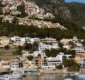 Vistas al puerto de Andratx en mallorca Vistas al puerto de Andratx en mallorca