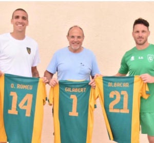 El futbolista Oriol Romeu, el empresario Juan José Gilabert y el exfranjiverde Edu Albacar. El futbolista Oriol Romeu, el empresario Juan José Gilabert y el exfranjiverde Edu Albacar.