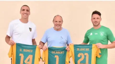 El futbolista Oriol Romeu, el empresario Juan José Gilabert y el exfranjiverde Edu Albacar. ENTREVISTA