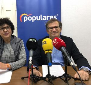 Los concejales del PP de Elche Manuela Mora y Javier García Mora. Los concejales del PP de Elche Manuela Mora y Javier García Mora.