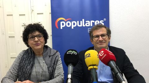 Los concejales del PP de Elche Manuela Mora y Javier Garc&iacute;a Mora.