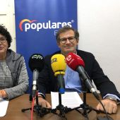Los concejales del PP de Elche Manuela Mora y Javier García Mora.
