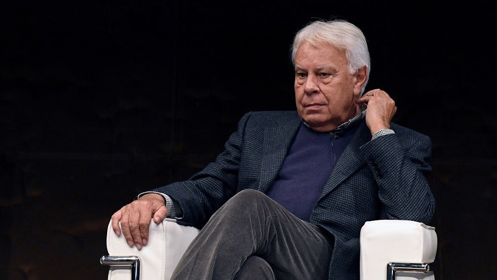 Felipe González ve la mesa de diálogo como una "performance" Felipe González ve la mesa de diálogo como una "performance"