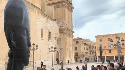 Una de las esculturas de Jaume Plensa en Elche. Una de las esculturas de Jaume Plensa en Elche.