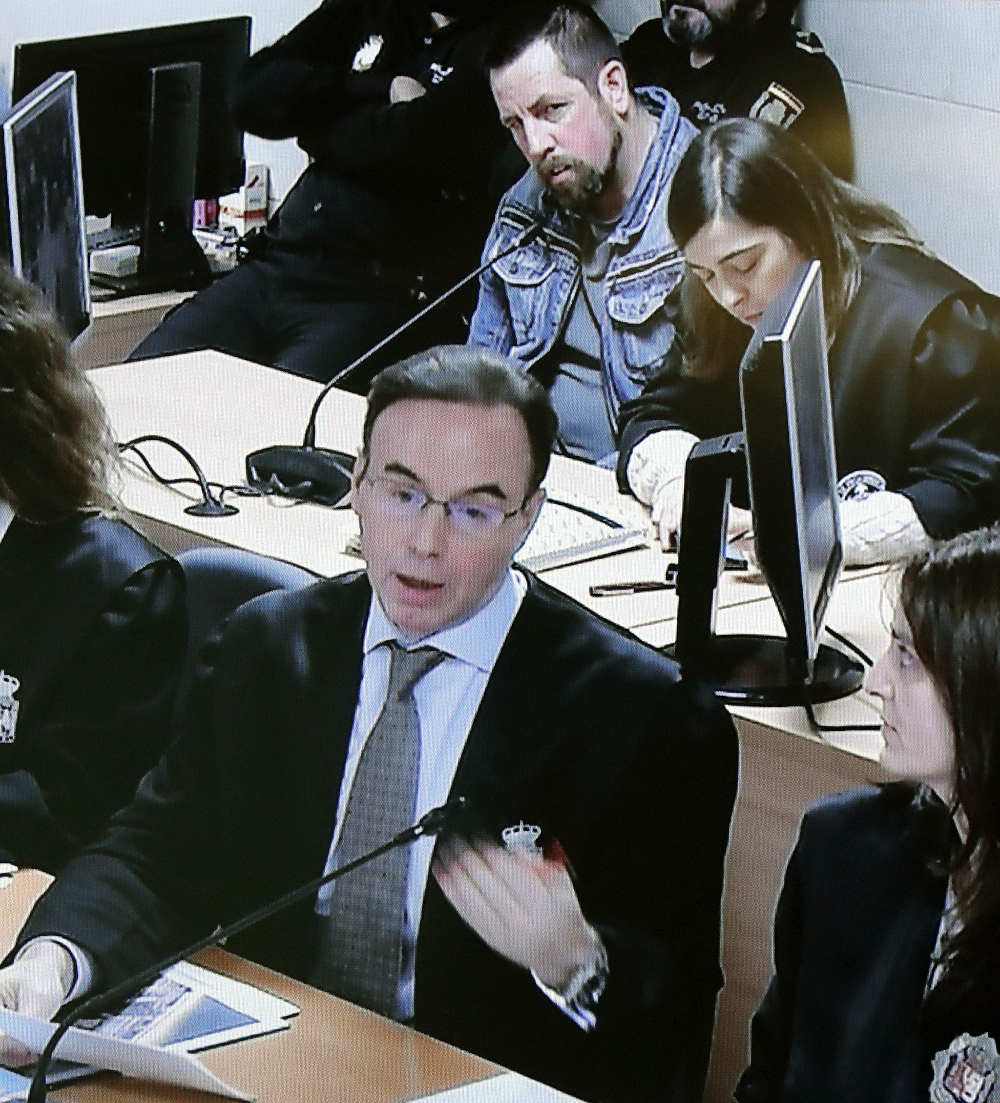 La Guardia Civil asegura que 'El Chicle' confesó que volvió al pozo tras el crimen de Diana Quer La Guardia Civil asegura que 'El Chicle' confesó que volvió al pozo tras el crimen de Diana Quer