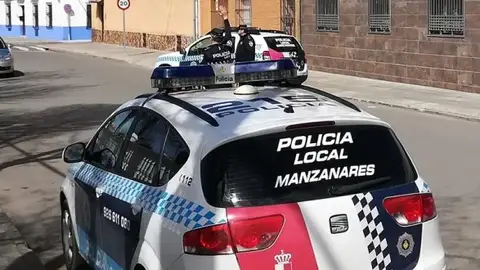 La Policía Local de Manzanares rescataron a los dos menores La Policía Local de Manzanares rescataron a los dos menores