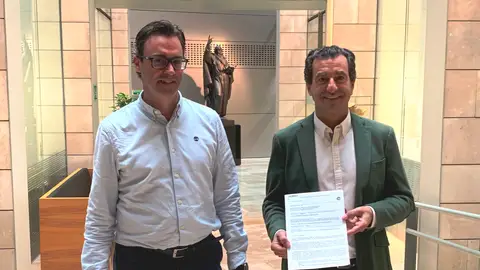 Biel Company y Antoni Costa, del PP, en una rueda de prensa en el Parlament Biel Company y Antoni Costa, del PP, en una rueda de prensa en el Parlament
