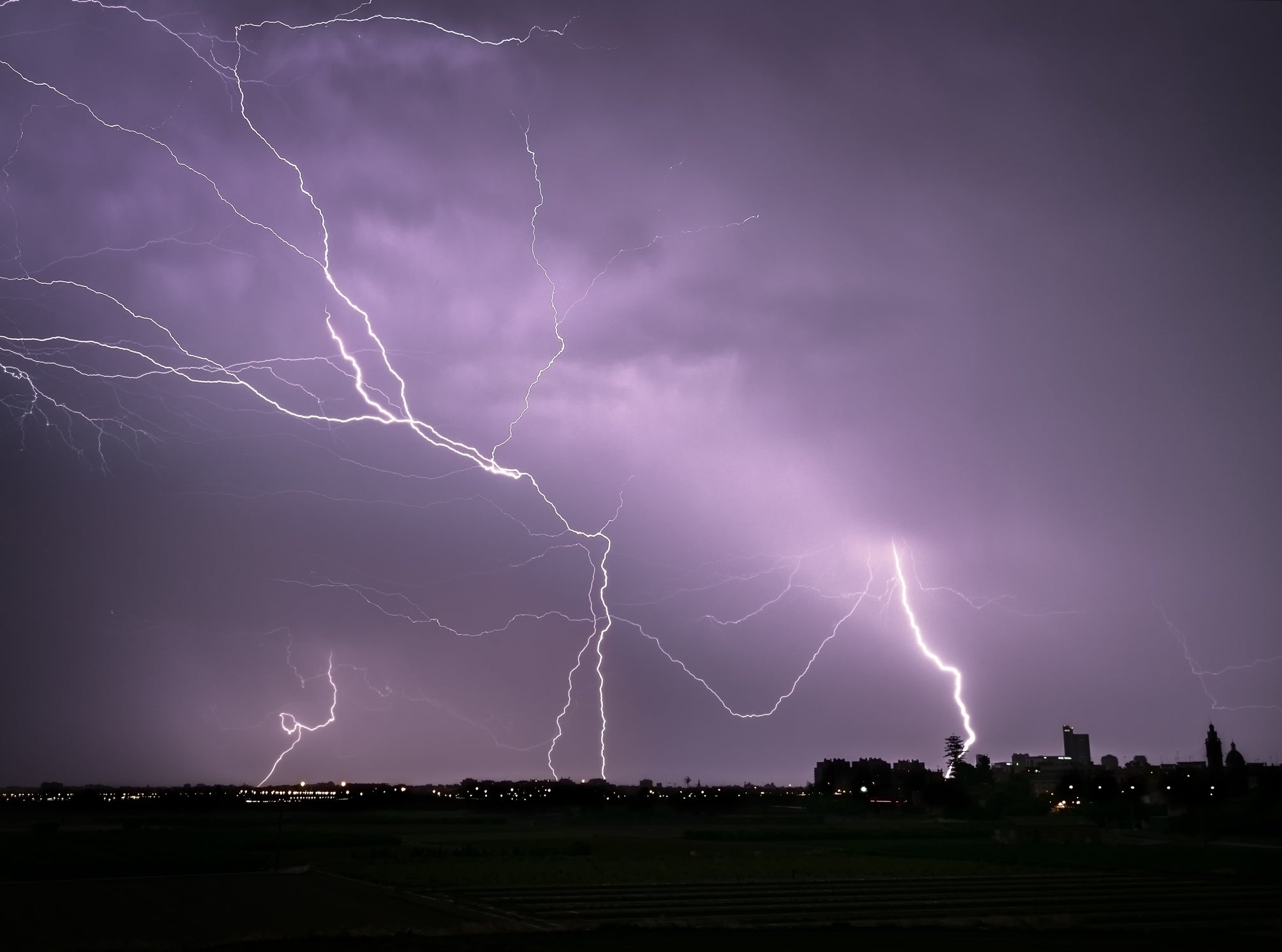 Noche intensa en Baleares con 8.000 rayos y precipitaciones acumuladas de más de 100 litros en Escorca Noche intensa en Baleares con 8.000 rayos y precipitaciones acumuladas de más de 100 litros en Escorca