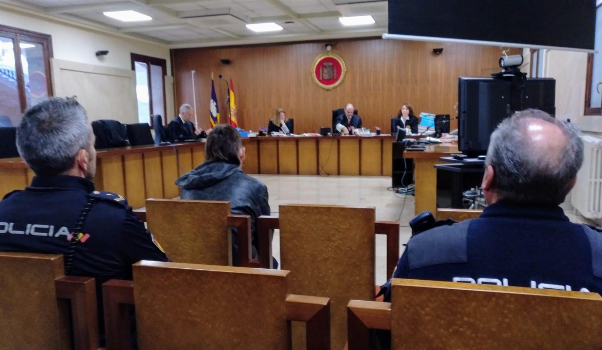 Condenado a seis años de cárcel un okupa por prender fuego una vivienda en Son Gotleu Condenado a seis años de cárcel un okupa por prender fuego una vivienda en Son Gotleu