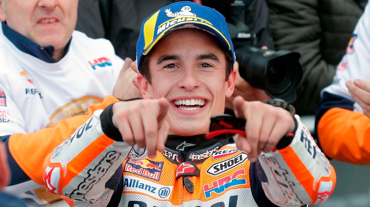 Márquez cierra el Mundial con un triunfo y 'Triple Corona' en la despedida de Jorge Lorenzo Márquez cierra el Mundial con un triunfo y 'Triple Corona' en la despedida de Jorge Lorenzo