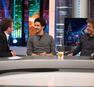 ¿Que es un 'gil'? Ricardo Darín y Chino Darín se lo explican a Pablo Motos en 'El Hormiguero 3.0' ¿Que es un 'gil'? Ricardo Darín y Chino Darín se lo explican a Pablo Motos en 'El Hormiguero 3.0'