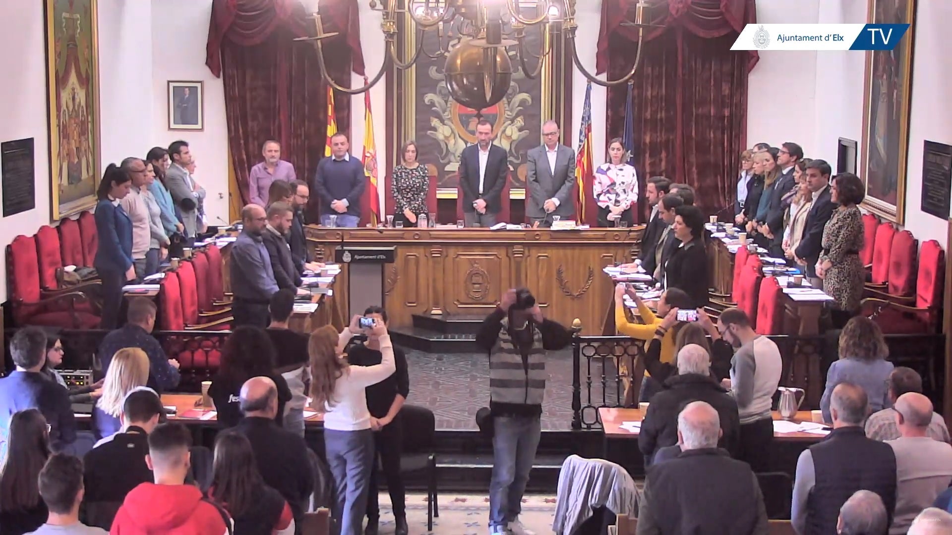 Vox impide un pronunciamiento unánime del Ayuntamiento de Elche contra la violencia de género Vox impide un pronunciamiento unánime del Ayuntamiento de Elche contra la violencia de género