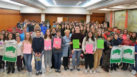 Afammer ha reunido a más de 100 alumnos en un acto contra la violencia de género Afammer ha reunido a más de 100 alumnos en un acto contra la violencia de género