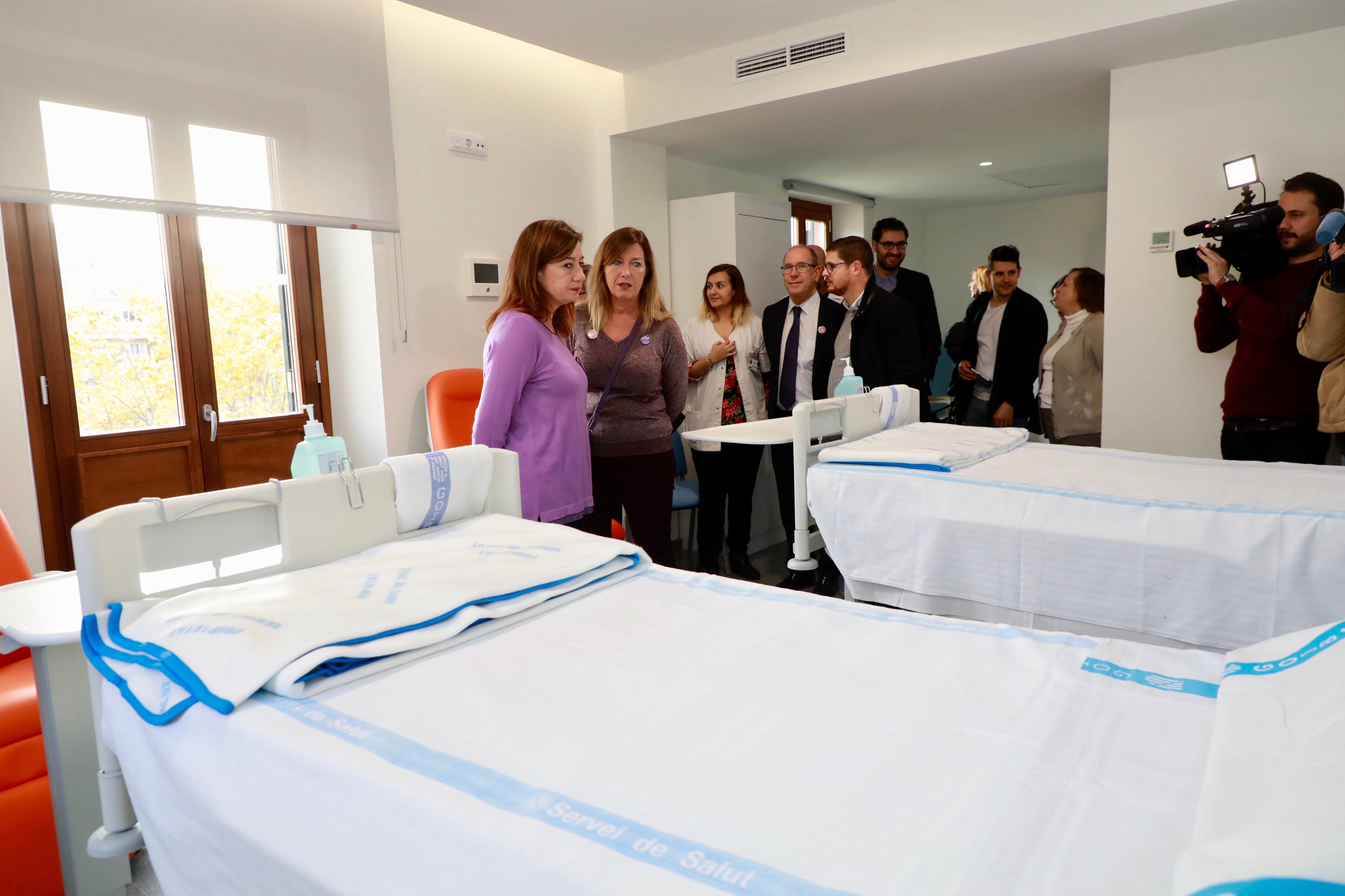 Armengol inaugura las 17 habitaciones reformadas de la Unidad de Convalecencia del Hospital General de Mallorca Armengol inaugura las 17 habitaciones reformadas de la Unidad de Convalecencia del Hospital General de Mallorca