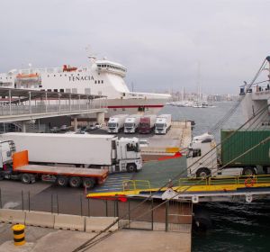 Camiones de mercancías en el Puerto de Palma. Camiones de mercancías en el Puerto de Palma.