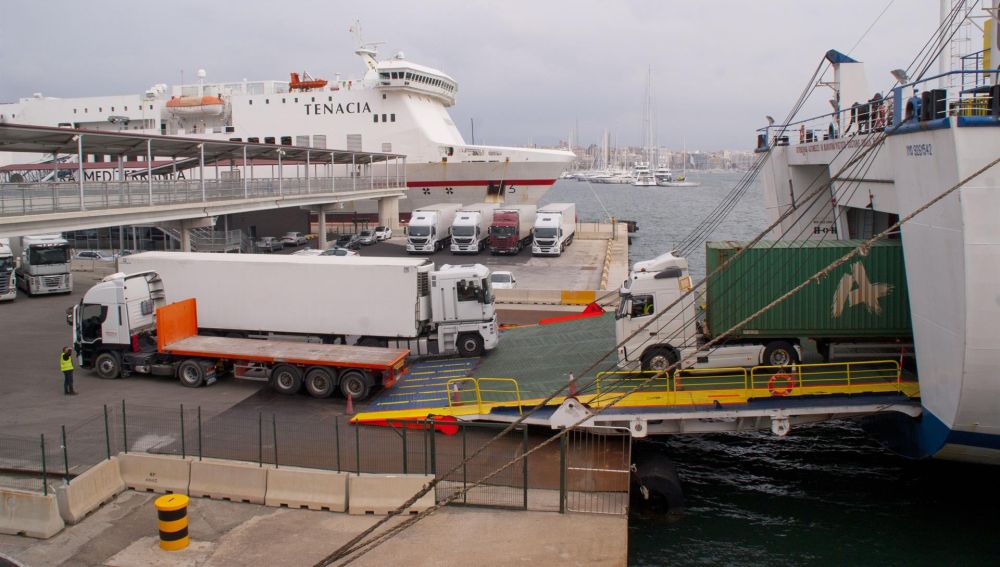 Camiones de mercancías en el Puerto de Palma.