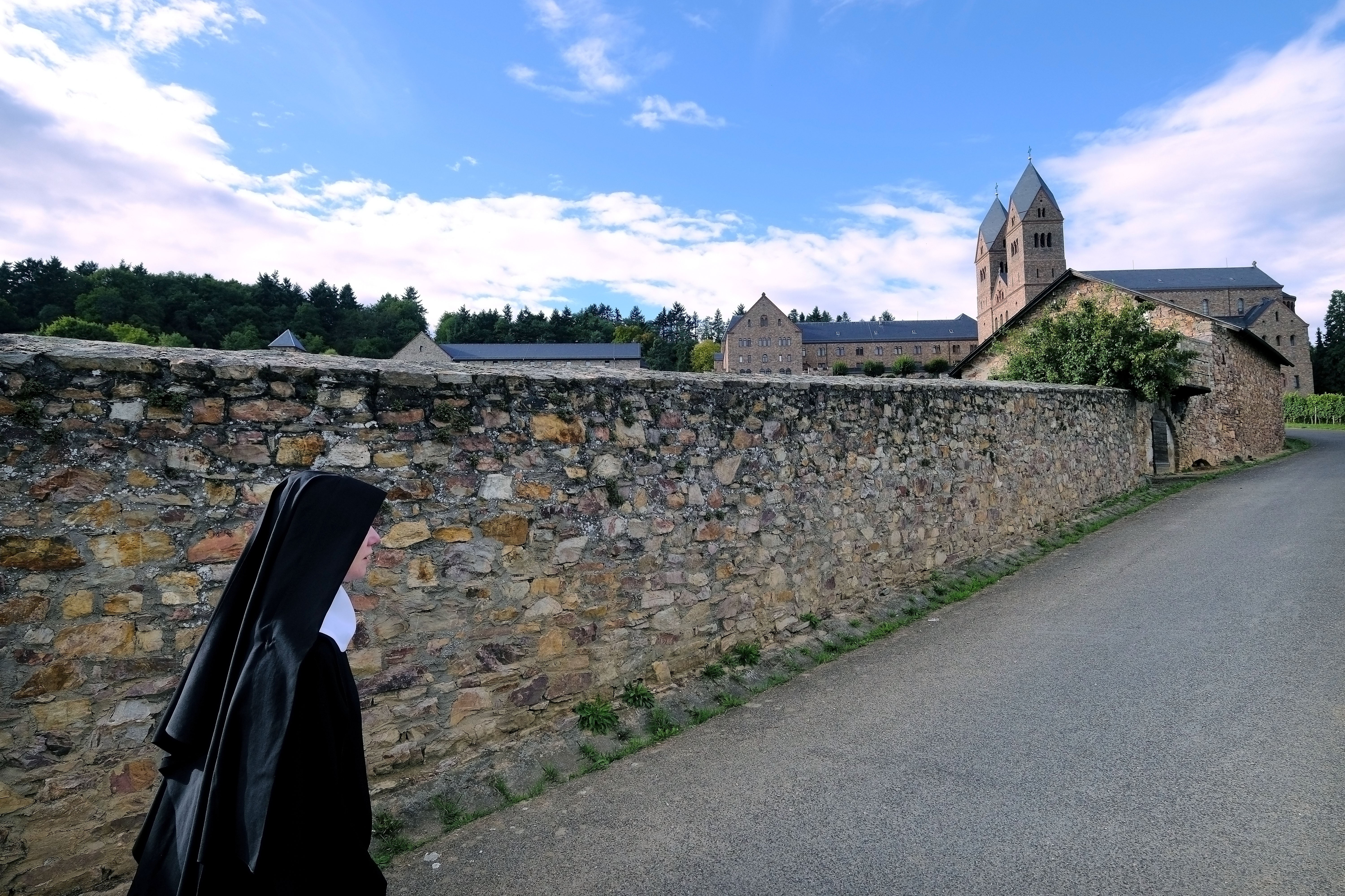 Una monja se enamora y provoca el cierre de su convento Una monja se enamora y provoca el cierre de su convento
