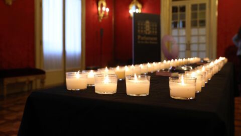 Las 52 velas encendidas en el Parlament balear, en memoria de las v&iacute;ctimas de violencia de g&eacute;nero en nuestro pa&iacute;s en 2019.