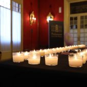 Las 52 velas encendidas en el Parlament balear, en memoria de las víctimas de violencia de género en nuestro país en 2019.